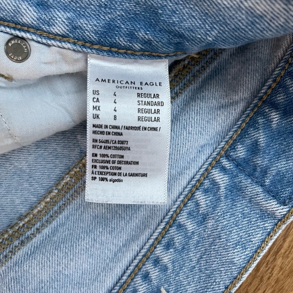 4 Regular American Eagle Mom Jean - Picture 11 of 11